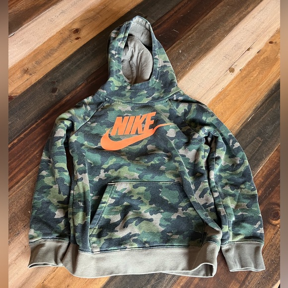 Boys size 5/6 Nike Camouflage Hooded Sweatshirt - Picture 1 of 4
